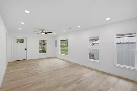 Living - 2547 N East Ave, Springfield, MO 65803 photo 2 of 2