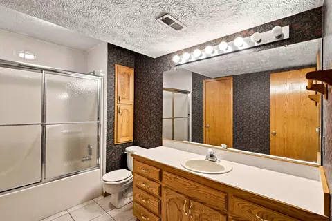 Bath - 457 Nightcap Dr, Billings, MO 65610 photo 4 of 4