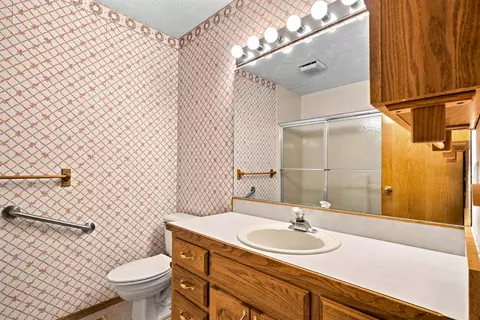 Bath - 457 Nightcap Dr, Billings, MO 65610 photo 1 of 4