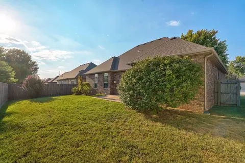 Exterior - 3192 W Melbourne St, Springfield, MO 65810 photo 7 of 8