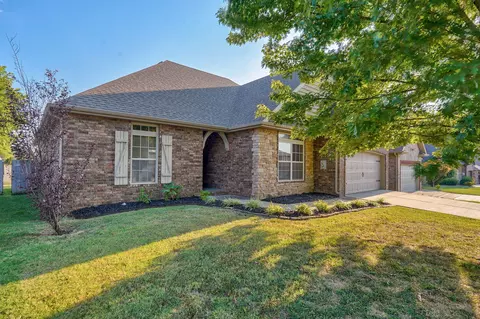 Exterior - 3192 W Melbourne St, Springfield, MO 65810 photo 3 of 8