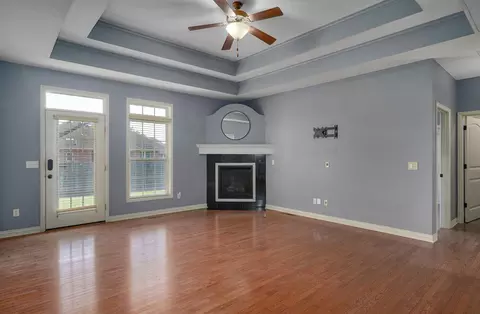 Living - 3192 W Melbourne St, Springfield, MO 65810 photo 1 of 4