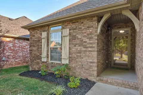 Exterior - 3192 W Melbourne St, Springfield, MO 65810 photo 4 of 8