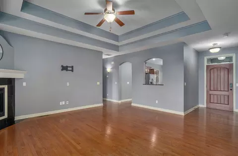 Living - 3192 W Melbourne St, Springfield, MO 65810 photo 2 of 4