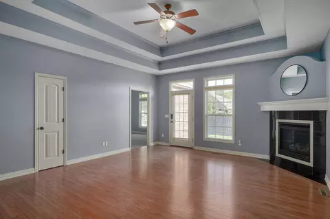 Living - 3192 W Melbourne St, Springfield, MO 65810 photo 3 of 4