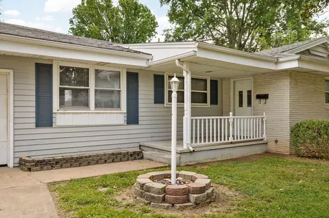 Exterior - 677 W Westview St, Springfield, MO 65807 photo 4 of 14