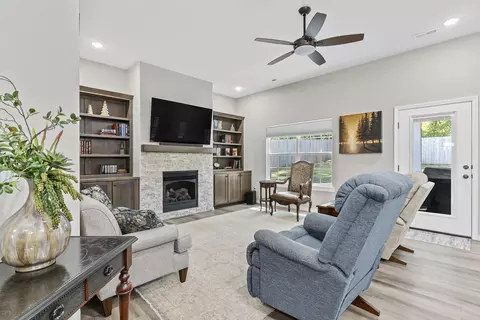Living - 434 E Logan St, Willard, MO 65781 photo 2 of 3