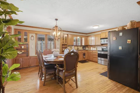 Dining - 1240 S Arcadia Ave, Springfield, MO 65804 photo 1 of 3
