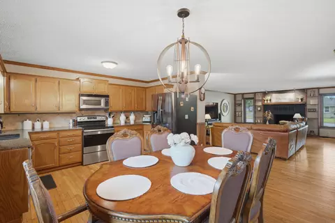 Dining - 1240 S Arcadia Ave, Springfield, MO 65804 photo 3 of 3