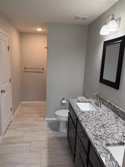 Bath - 730 E Penzance Cir, Nixa, MO 65714 photo 3 of 4