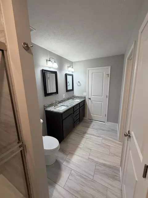 Bath - 730 E Penzance Cir, Nixa, MO 65714 photo 2 of 4