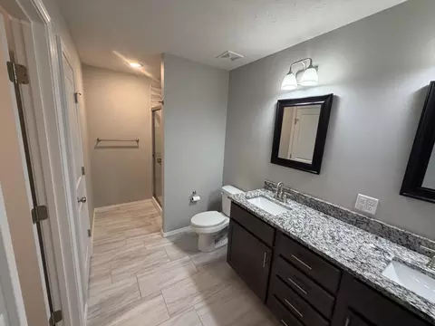 Bath - 730 E Penzance Cir, Nixa, MO 65714 photo 1 of 4