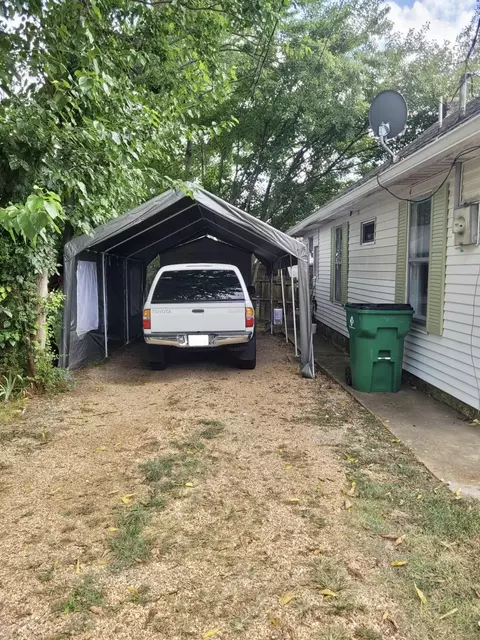 Exterior - 611 Spruce St, Thayer, MO 65791 photo 3 of 4