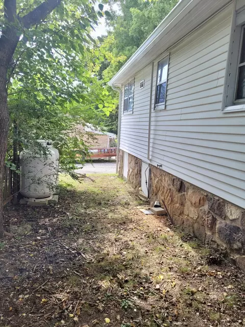 Exterior - 611 Spruce St, Thayer, MO 65791 photo 4 of 4