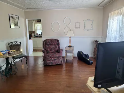 Living - 611 Spruce St, Thayer, MO 65791 photo 1 of 2