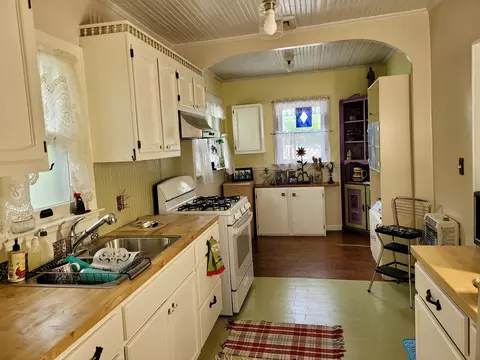Kitchen - 611 Spruce St, Thayer, MO 65791 photo 4 of 4
