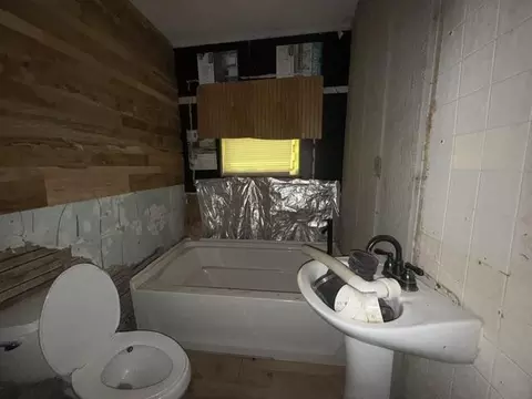 Bath - 2233 N Jefferson Ave, Springfield, MO 65803 photo 1 of 1