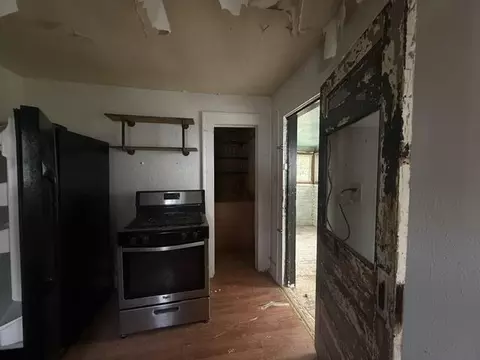 Entry Way - 2233 N Jefferson Ave, Springfield, MO 65803 photo 1 of 2