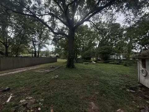 Exterior - 2233 N Jefferson Ave, Springfield, MO 65803 photo 6 of 9