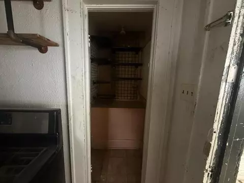 Entry Way - 2233 N Jefferson Ave, Springfield, MO 65803 photo 2 of 2