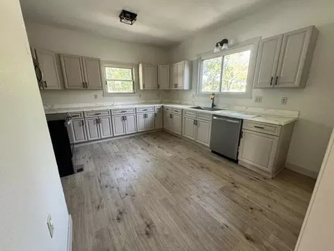 Kitchen - 726 Mcnatt Ave, Aurora, MO 65605 photo 1 of 2