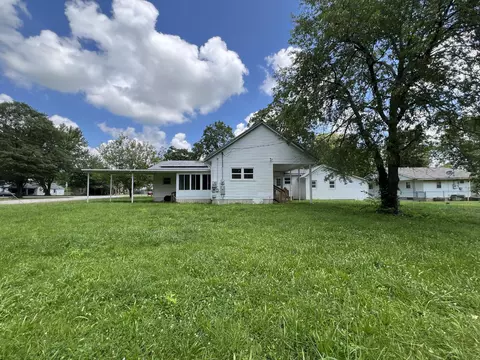Exterior - 726 Mcnatt Ave, Aurora, MO 65605 photo 2 of 2
