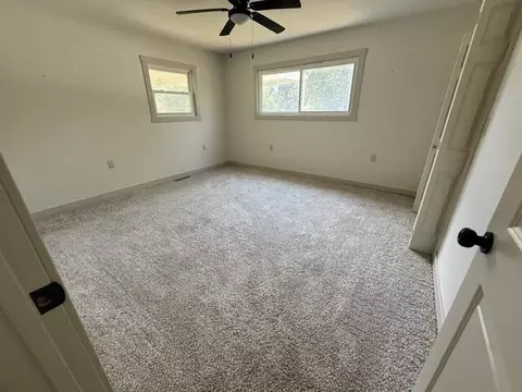 Bedroom - 726 Mcnatt Ave, Aurora, MO 65605 photo 2 of 3