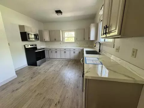 Kitchen - 726 Mcnatt Ave, Aurora, MO 65605 photo 2 of 2