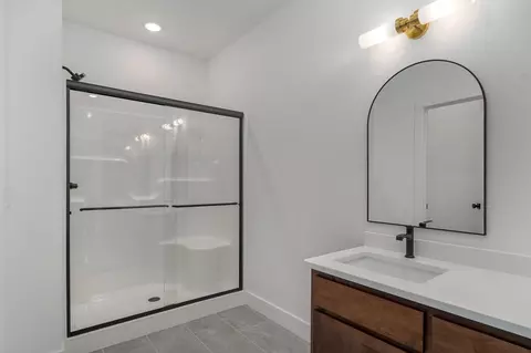 Bath - 3041 E Heritage St, Republic, MO 65738 photo 1 of 4