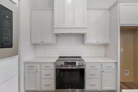 Kitchen - 3041 E Heritage St, Republic, MO 65738 photo 3 of 3