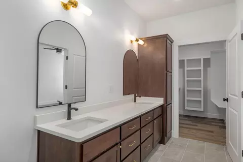 Bath - 3041 E Heritage St, Republic, MO 65738 photo 2 of 4