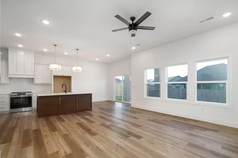 Living - 3041 E Heritage St, Republic, MO 65738 photo 3 of 4