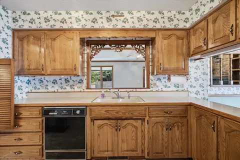 Kitchen - 2007 S Lancaster Ave, Springfield, MO 65807 photo 3 of 4