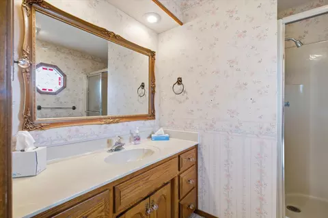 Bath - 2007 S Lancaster Ave, Springfield, MO 65807 photo 1 of 3