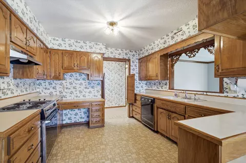 Kitchen - 2007 S Lancaster Ave, Springfield, MO 65807 photo 1 of 4