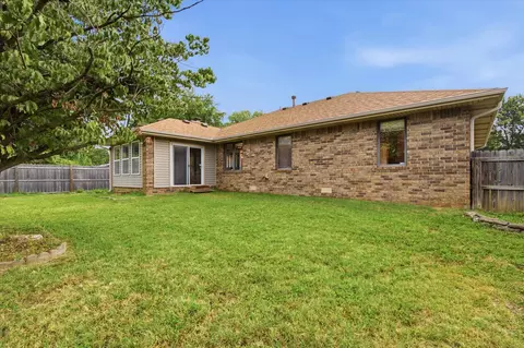 Exterior - 2007 S Lancaster Ave, Springfield, MO 65807 photo 6 of 7