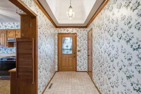Entry Way - 2007 S Lancaster Ave, Springfield, MO 65807 photo 1 of 3