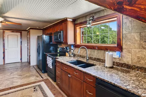 Kitchen - 4733 E Farm Road 66, Springfield, MO 65803 photo 1 of 2