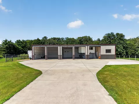 Exterior - 4733 E Farm Road 66, Springfield, MO 65803 photo 4 of 12