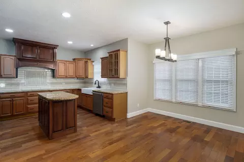 5806 S Brightwater Trl, Springfield, MO 65810 photo 9