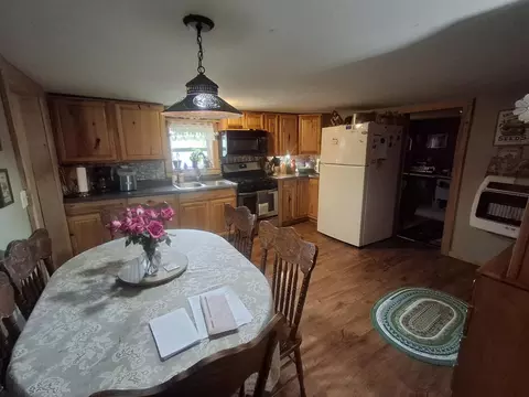Kitchen - 779 State Route Cc, Dora, MO 65637 photo 2 of 2