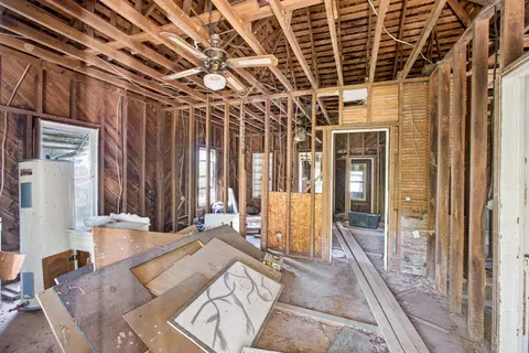 Entry Way - 1424 Chadwick Rd, Chadwick, MO 65629 photo 4 of 5