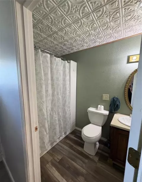 Bath - 1020 Walnut St, Cabool, MO 65689 photo 1 of 2