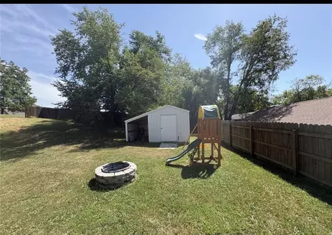 Exterior - 1020 Walnut St, Cabool, MO 65689 photo 2 of 2
