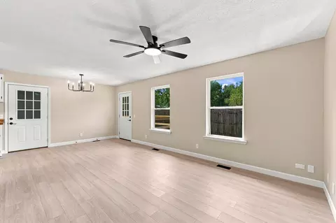 Living - 516 E Springfield St, Aurora, MO 65605 photo 5 of 7
