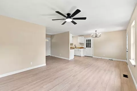 Living - 516 E Springfield St, Aurora, MO 65605 photo 4 of 7