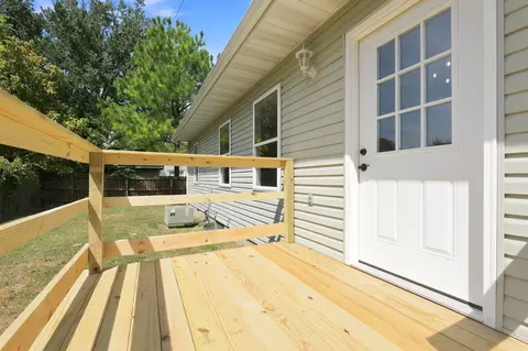 Exterior - 516 E Springfield St, Aurora, MO 65605 photo 3 of 7