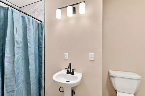 Bath - 516 E Springfield St, Aurora, MO 65605 photo 4 of 5