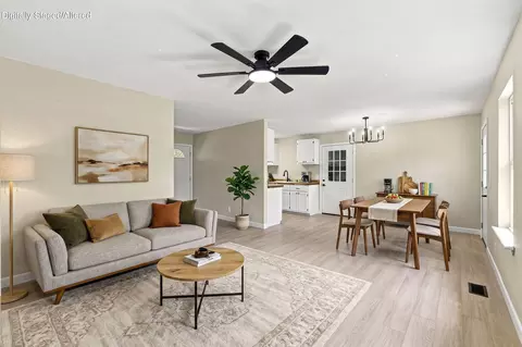 Living - 516 E Springfield St, Aurora, MO 65605 photo 3 of 7