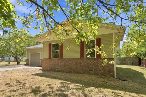 Exterior - 516 E Springfield St, Aurora, MO 65605 photo 7 of 7